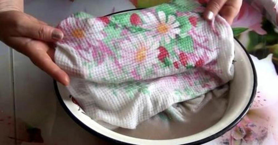 Всего 3 минуты и мои кухонные полотенца снова чистые и пахнут свежестью, и без стирки